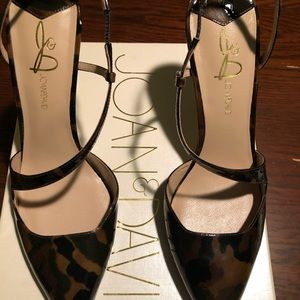 Joan & David Camouflage Daannabeth Pumps